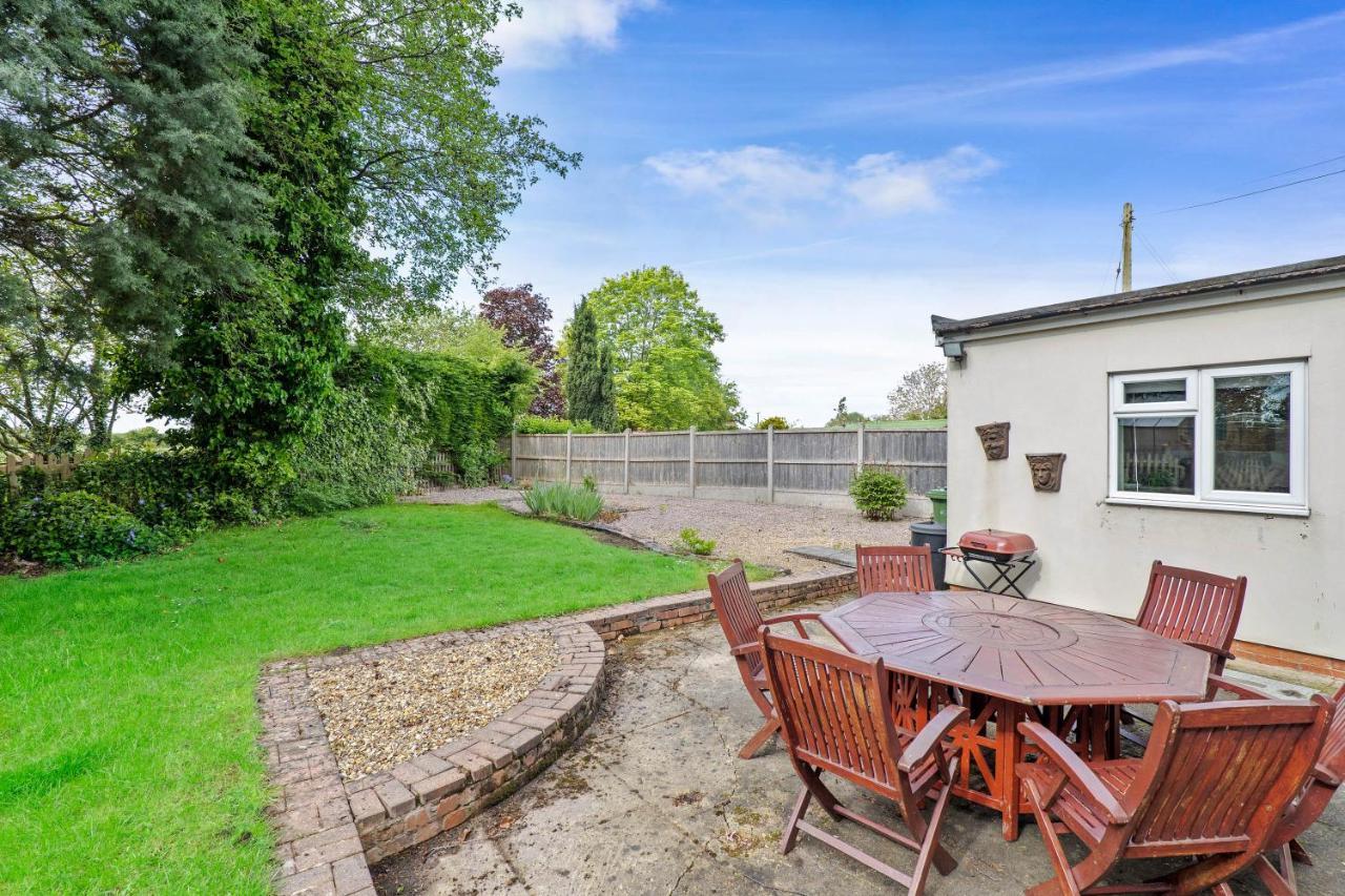 Wheelbarrow Cottage Bengeworth エクステリア 写真