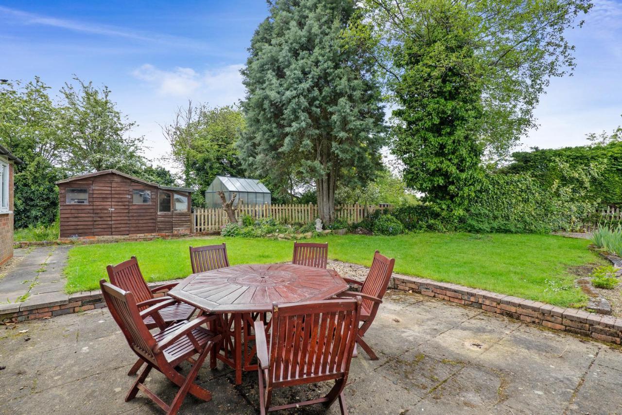 Wheelbarrow Cottage Bengeworth エクステリア 写真