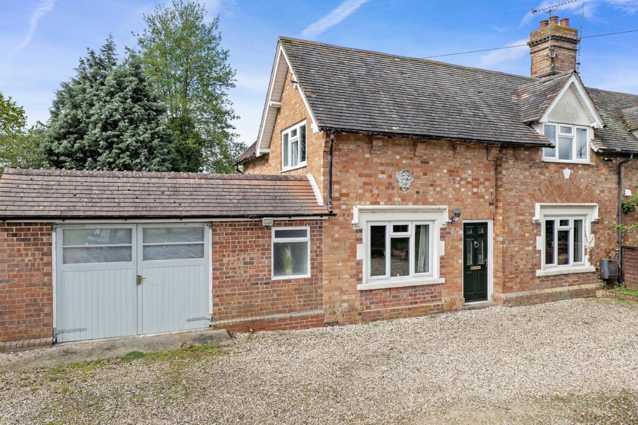 Wheelbarrow Cottage Bengeworth エクステリア 写真